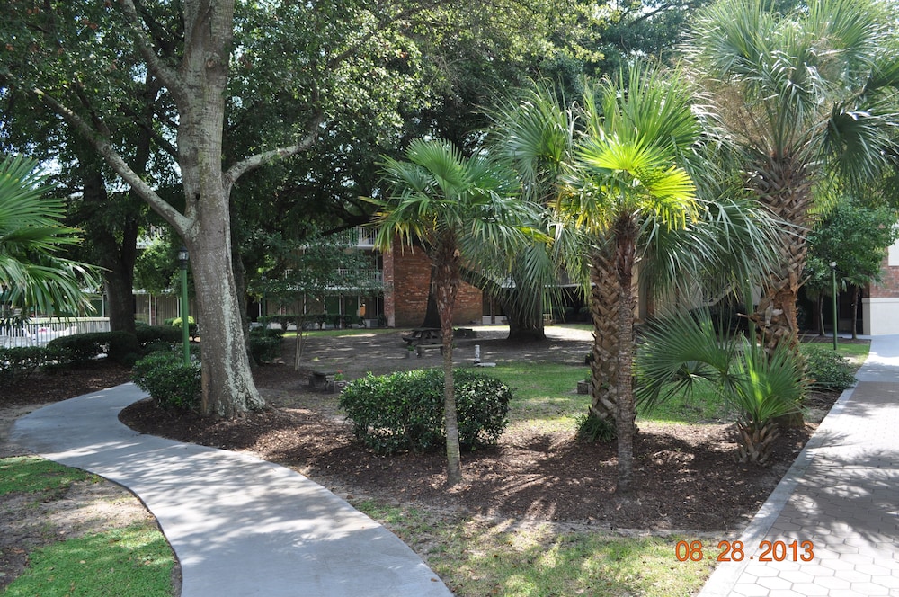 Days Inn by Wyndham Mt Pleasant-Charleston-Patriots Point 25/26