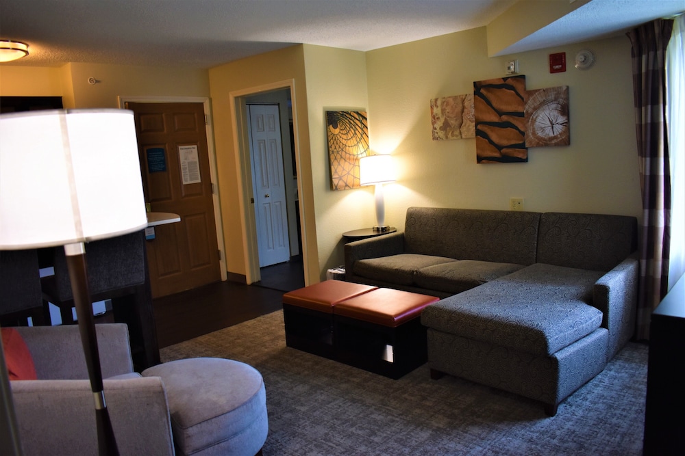 Staybridge Suites Cranbury-South Brunswick 49/75