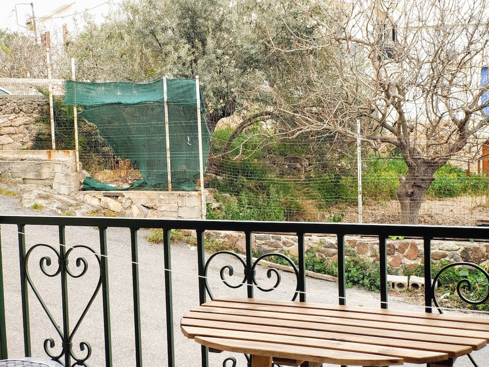 Aegina Hotel 6/73