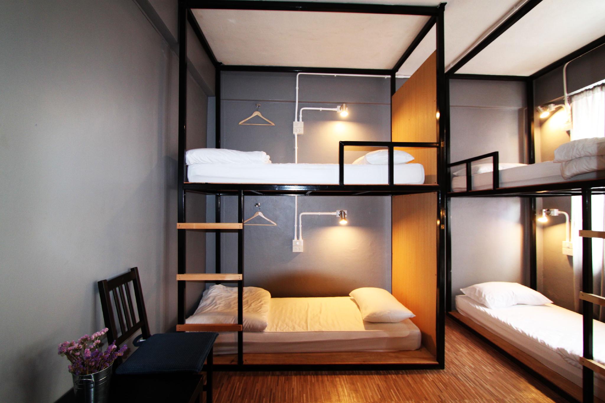 Family, 2 Bunk Beds, Shared Bathroom