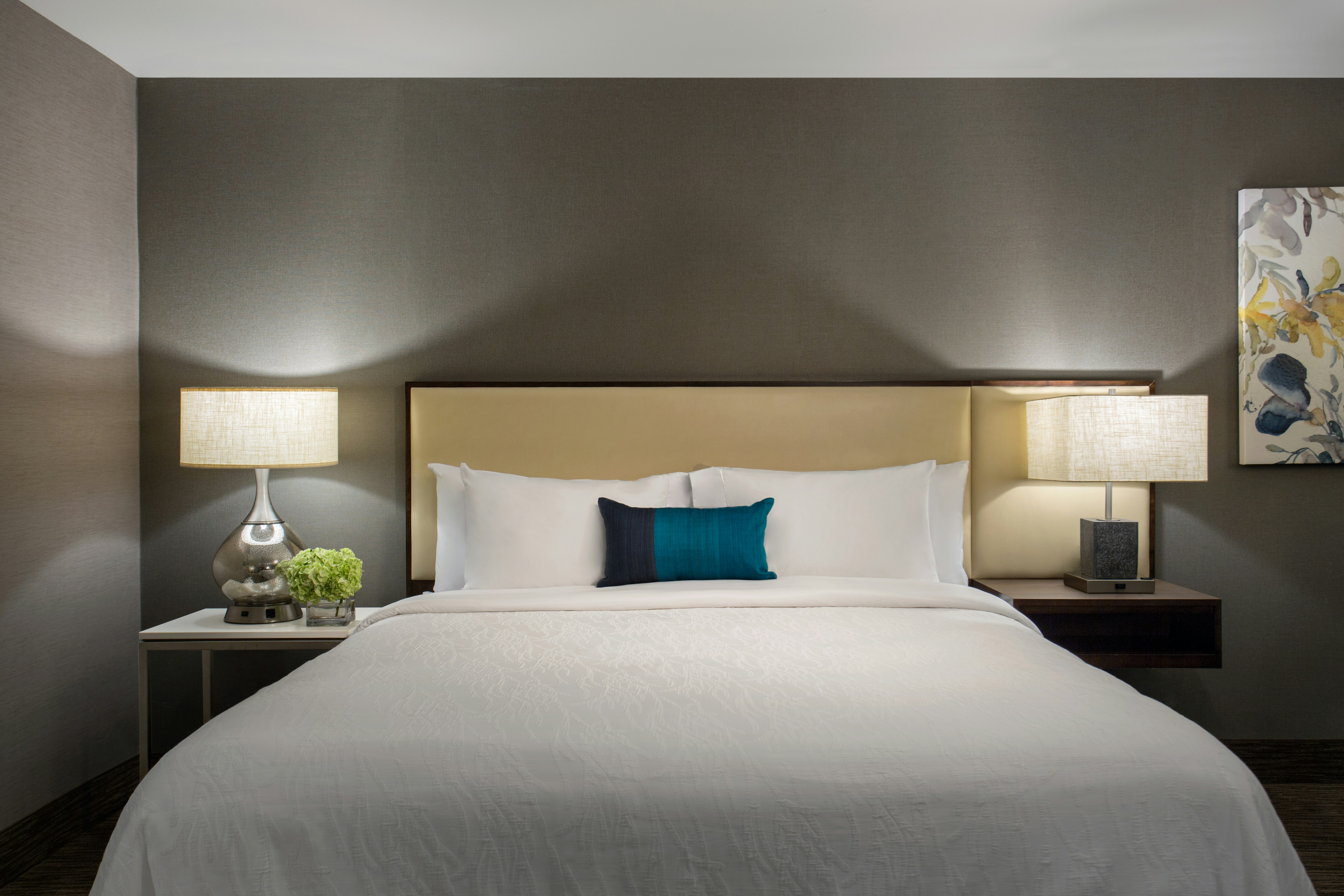 ROOM, KING BED