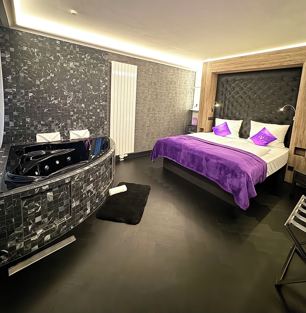 Heaven, Queen Bed