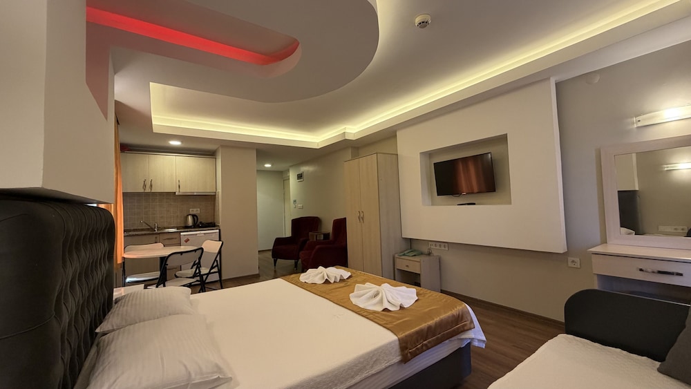 Arya Hotel 24/68