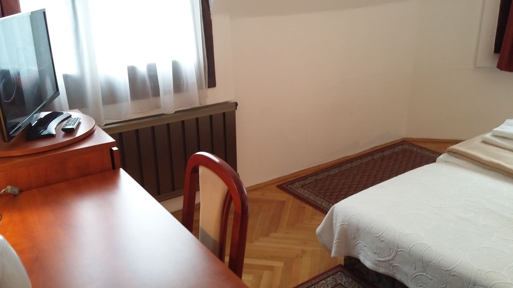 Helios Hotel Pension 22/73