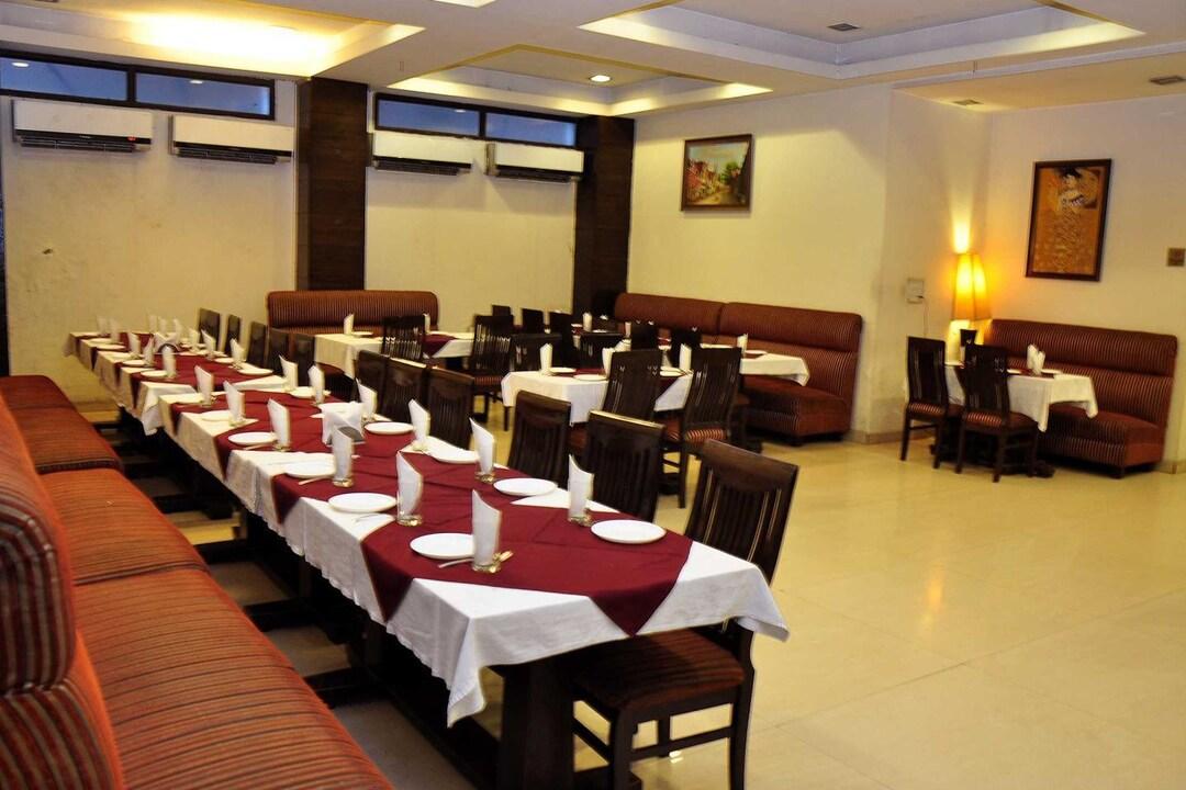 HOTEL 42 24/25