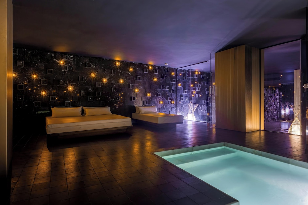 swimming pool spa