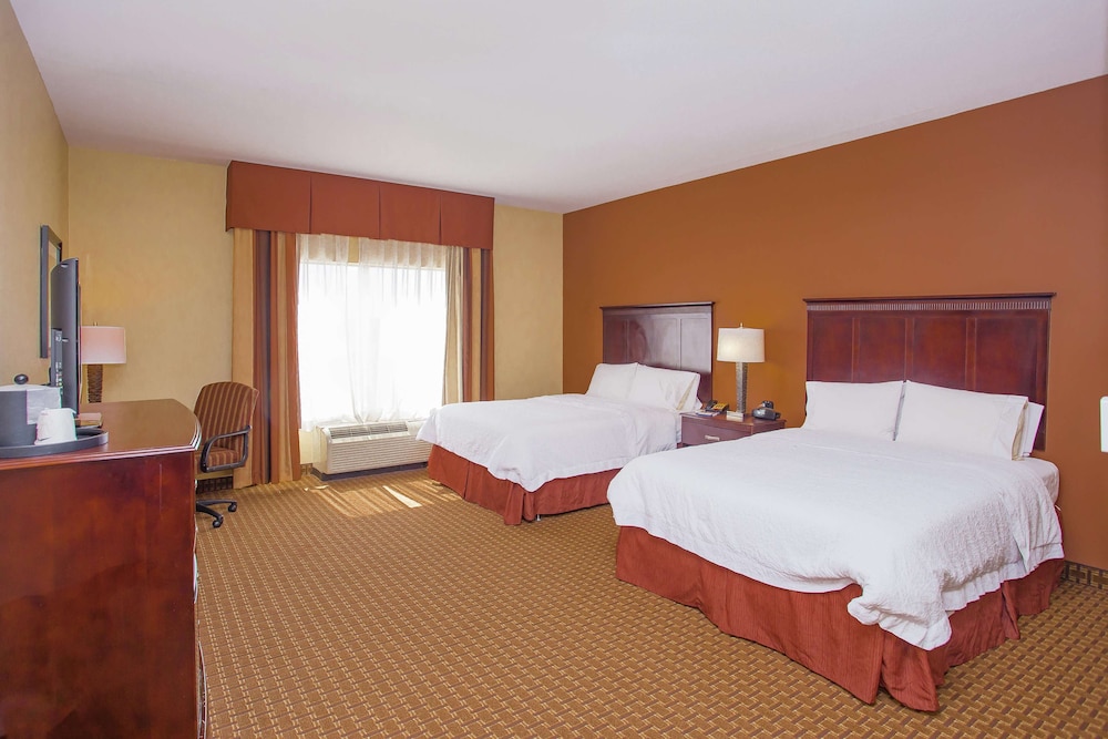 Hampton Inn and Suites Sevierville at Stadium Drive 14/40