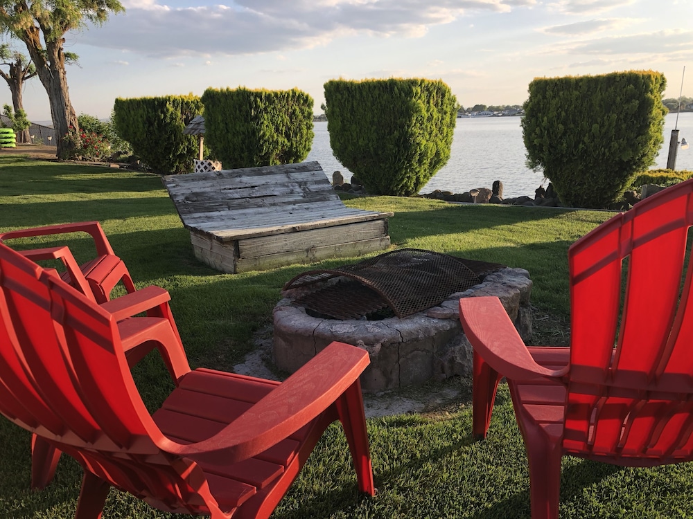 Lakeshore Inn 32/53