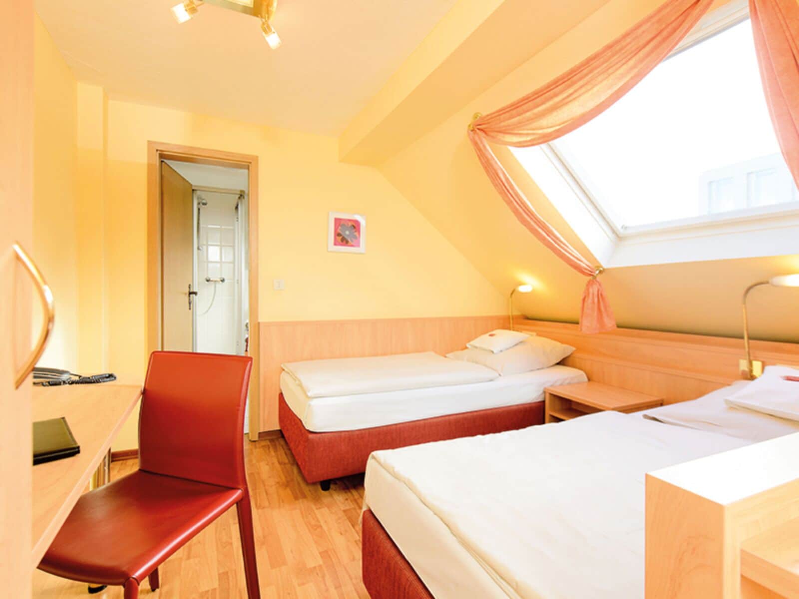 ROOM, TRIPLE