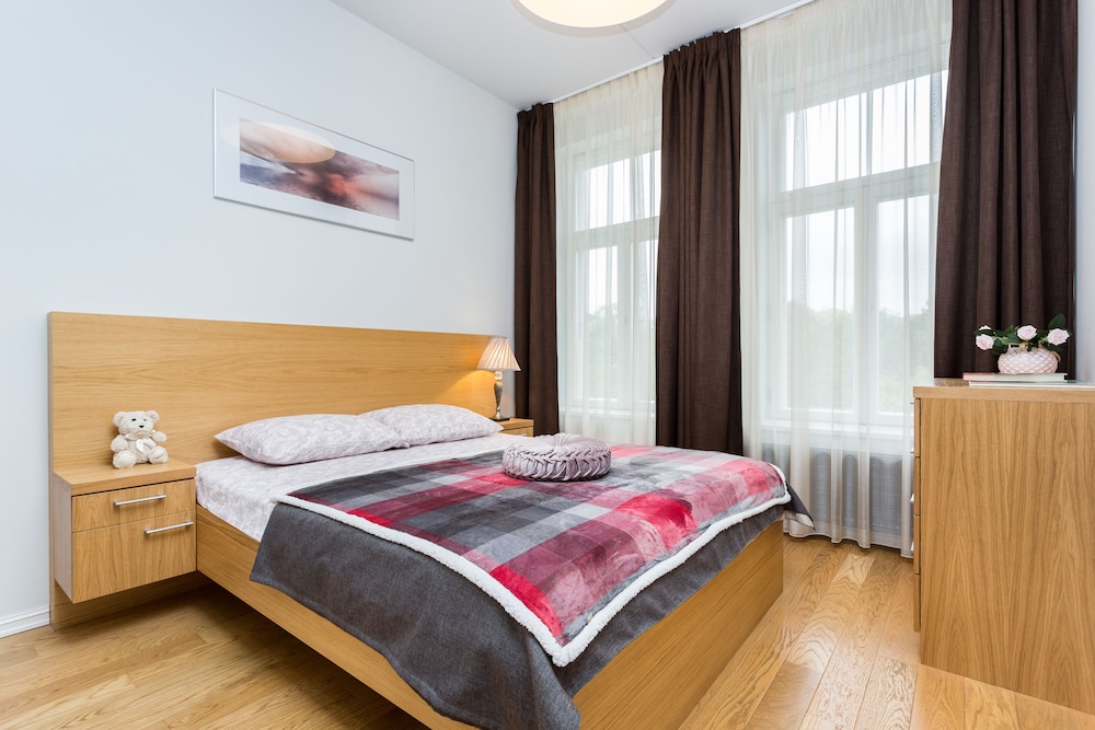 Angleterre Apartments 11/50