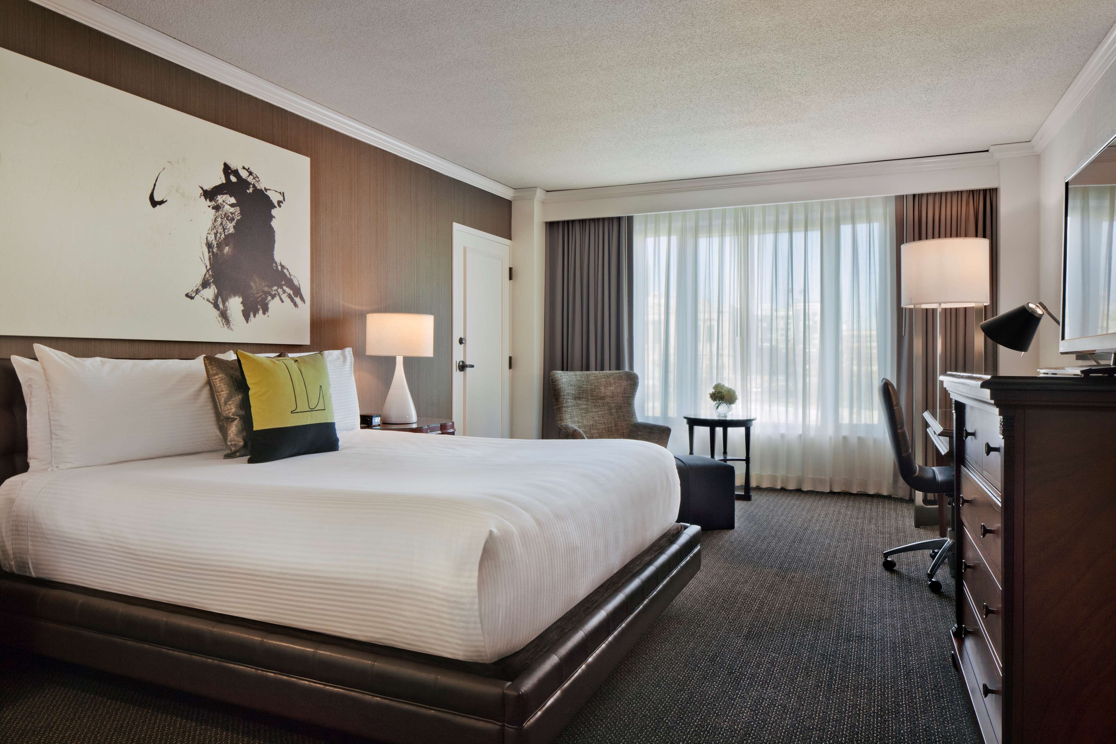Executive, Suite, King Bed, Parkway View, Accessible
