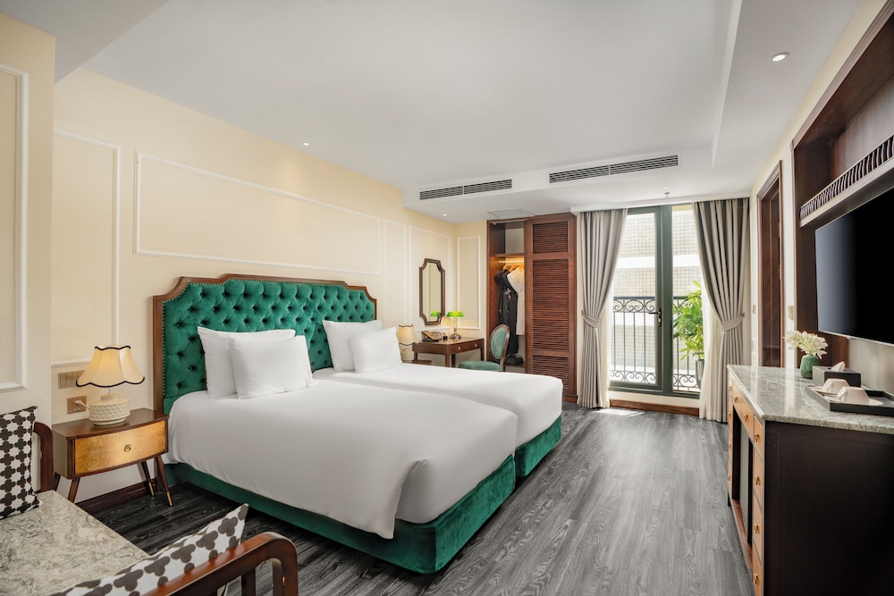 EXECUTIVE, SUITE, BALCONY