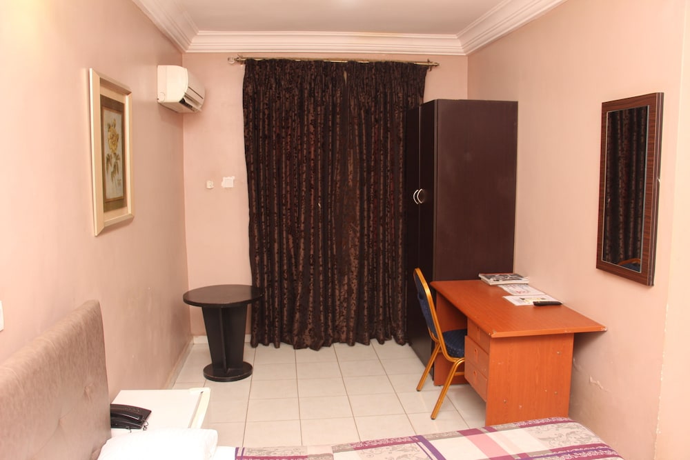 Kriscane Suites 7/9