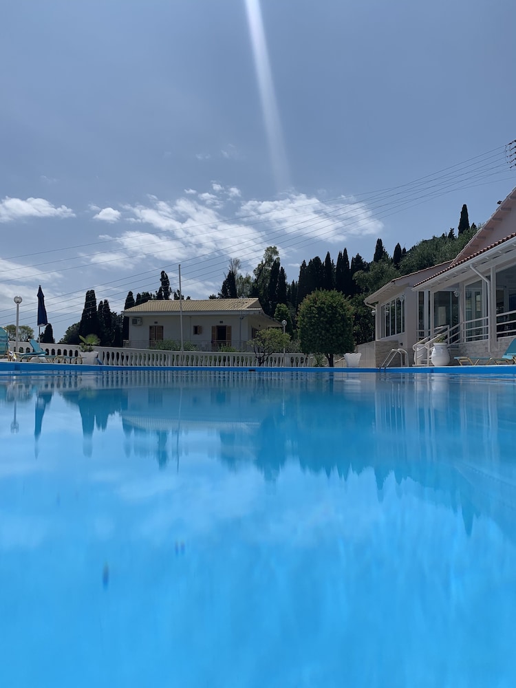 Brentanos Apartments - View Of Paradise 35/50