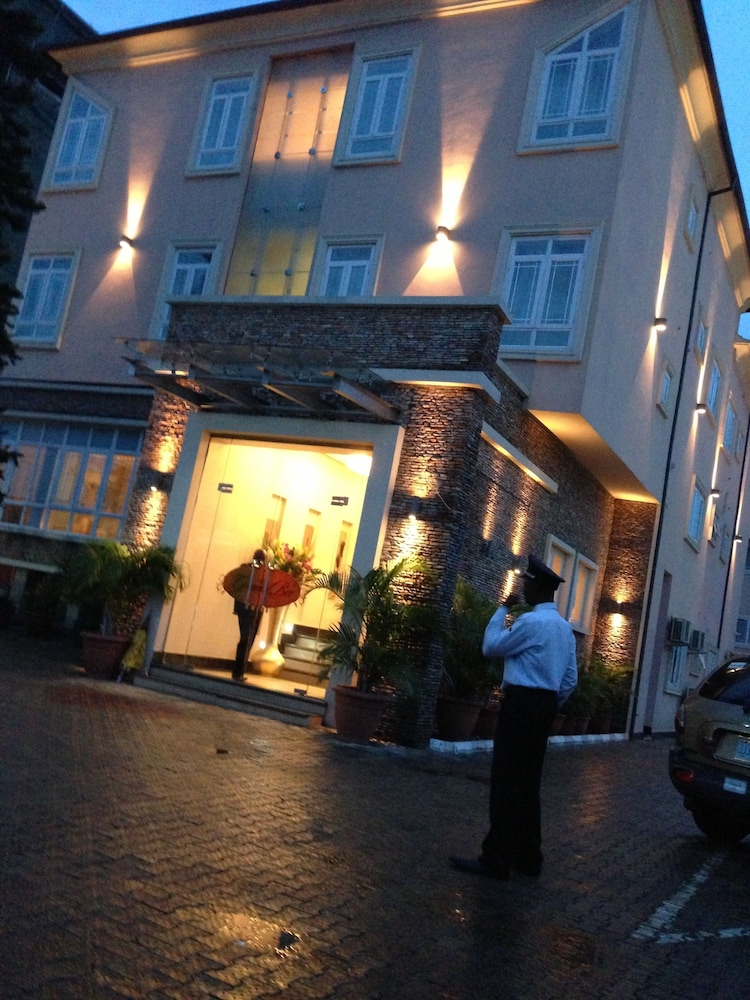 GrandBee Suites 1/39