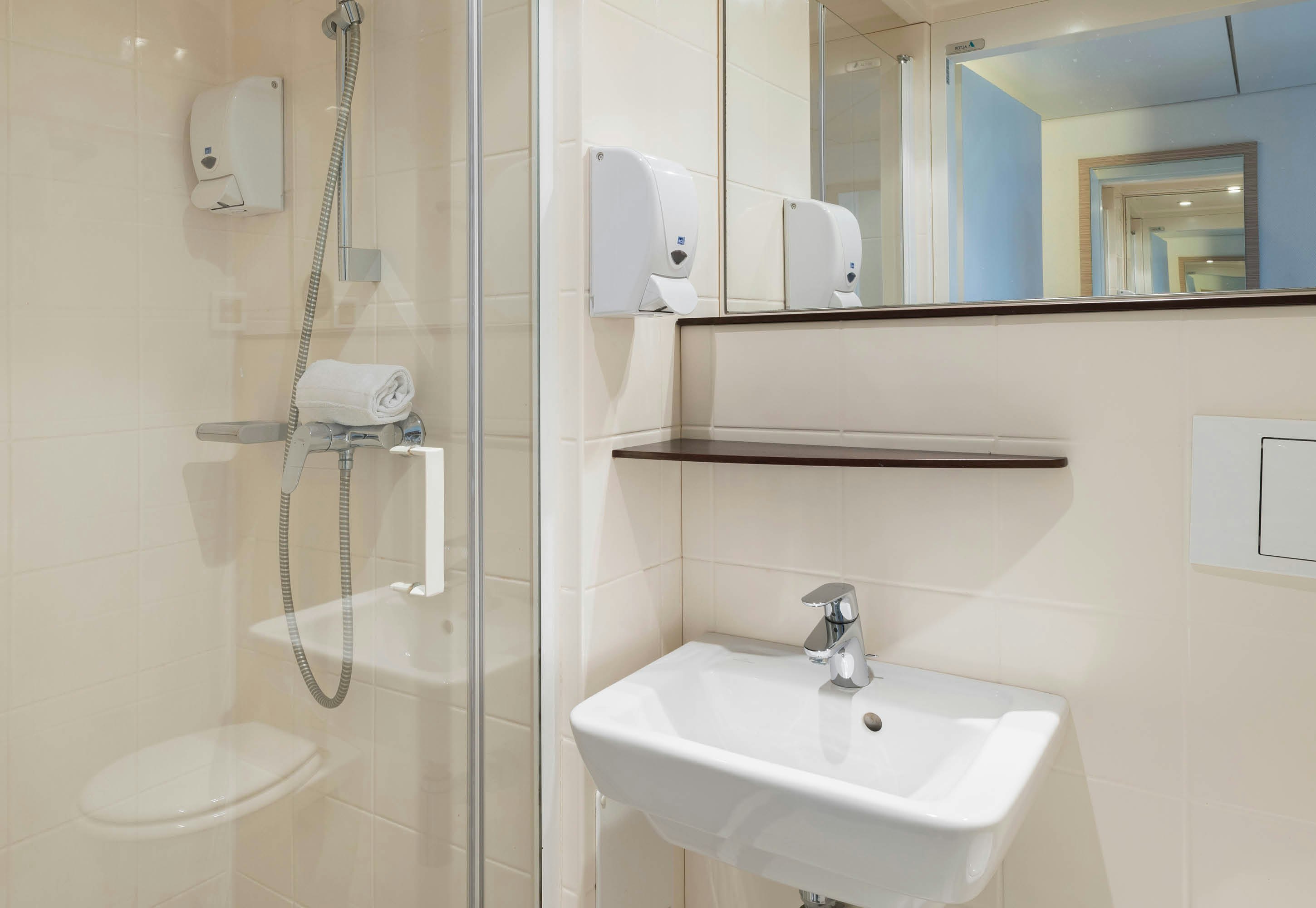 B&B HOTEL Laval Ouest 32/32