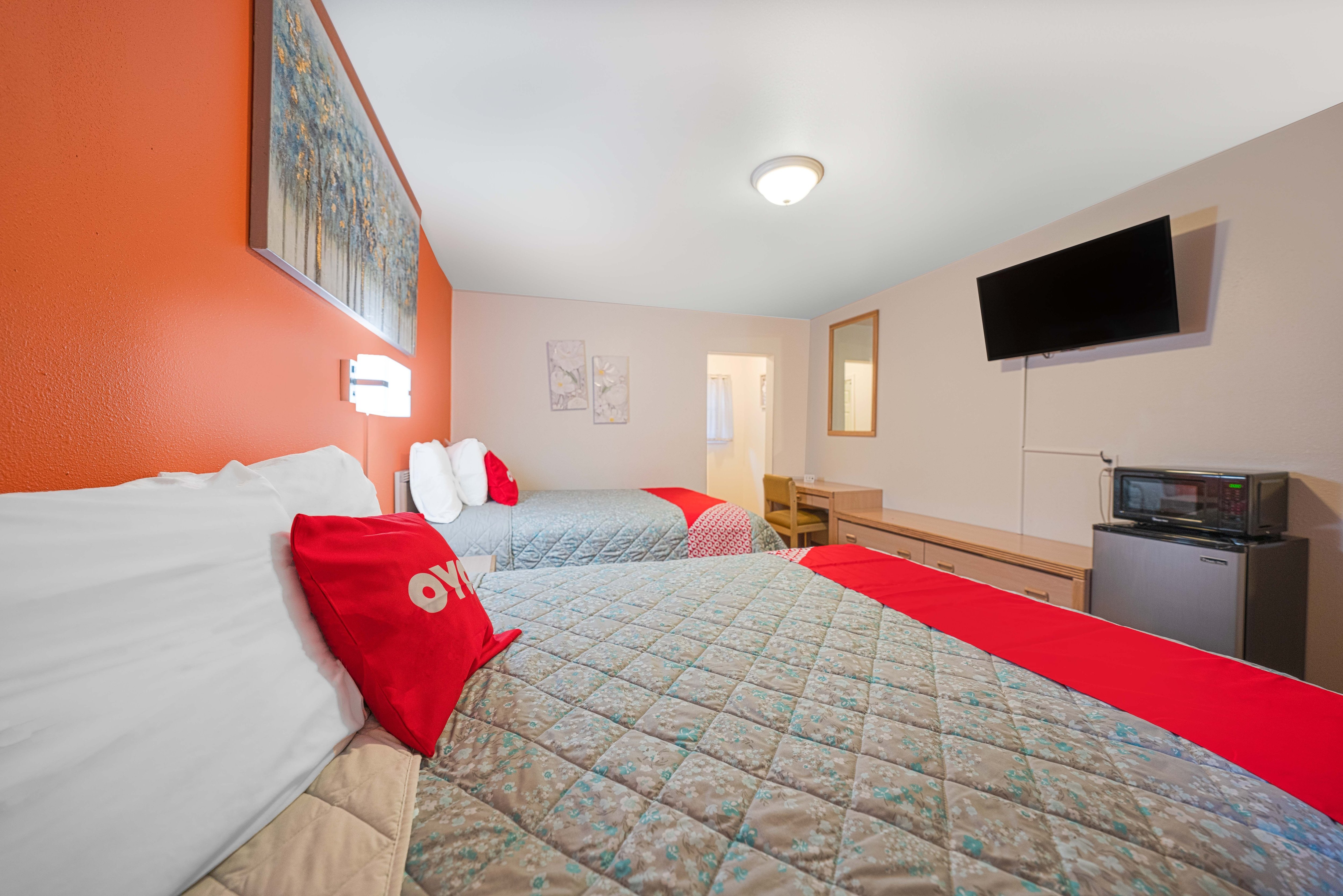 Room at Royal Gateway Motel by OYO, BEND - OR