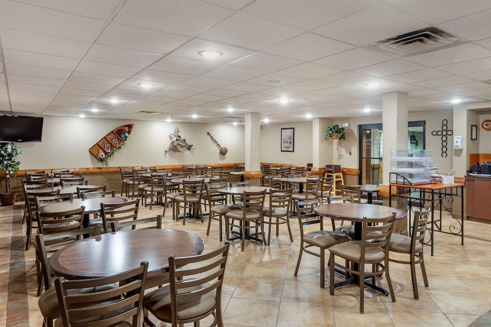 Comfort Inn and Suites Branson Meadows 39/44