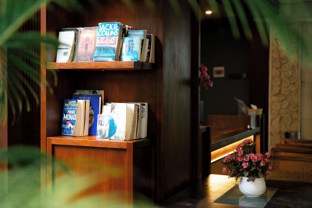 FOURTEEN ROSES BEACH HOTEL 34/62