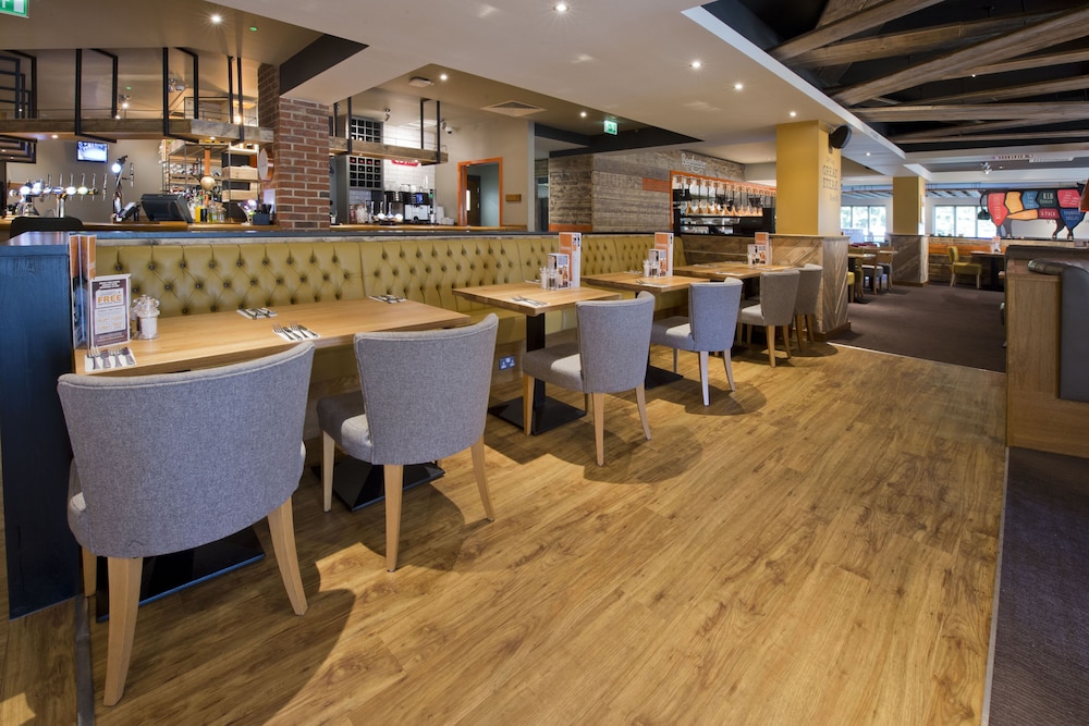 Premier Inn Cirencester Town Centre 40/57
