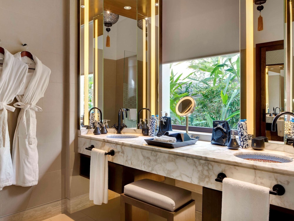 Banyan Tree Tamouda Bay 69/87
