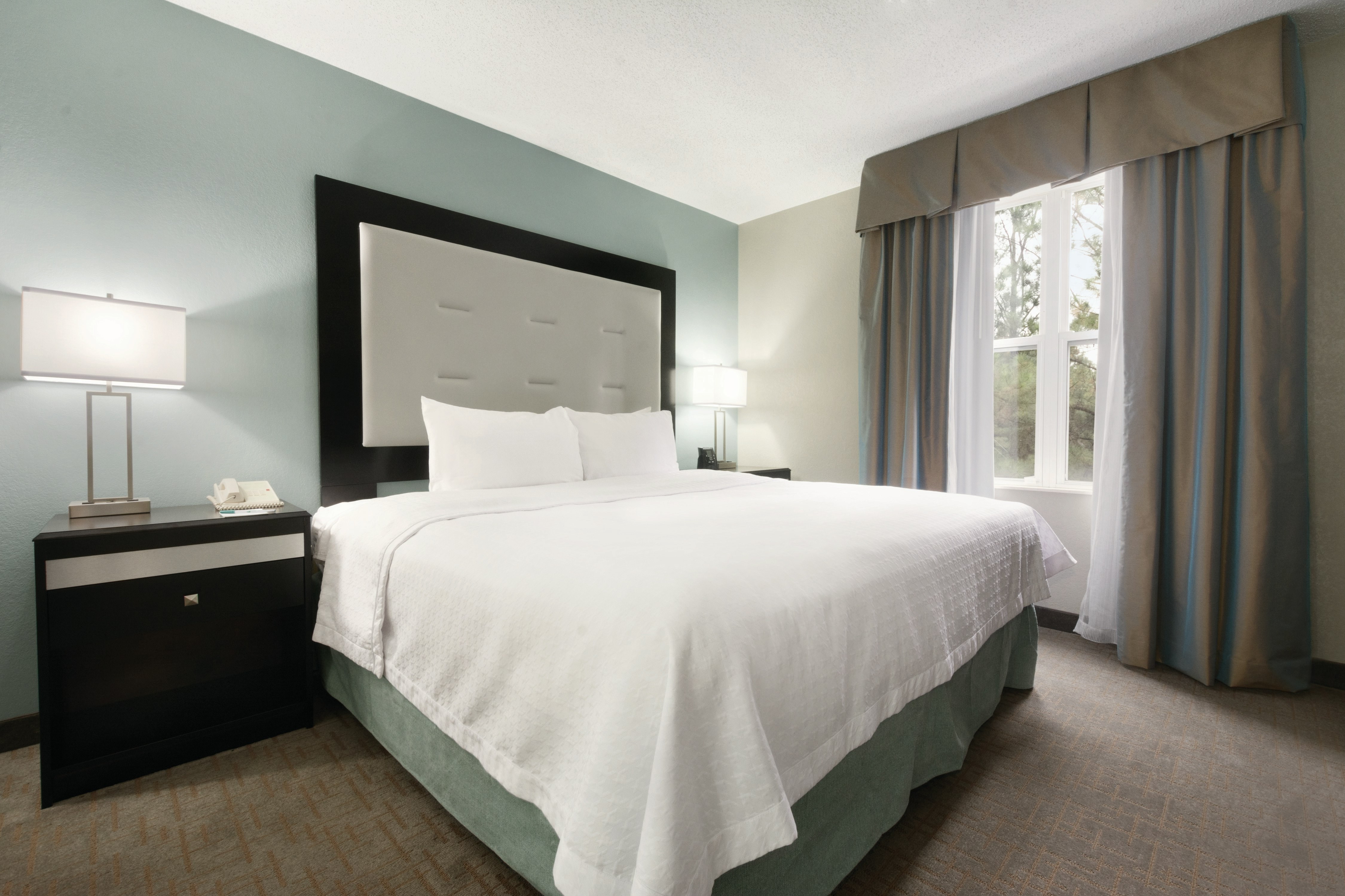SUITE, KING BED, ACCESSIBLE