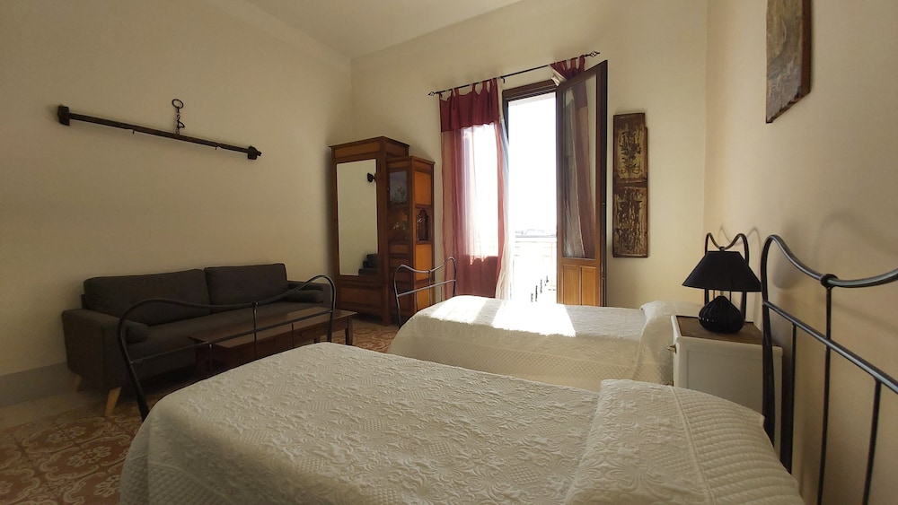 CONNECTING, SUITE, SEA VIEW