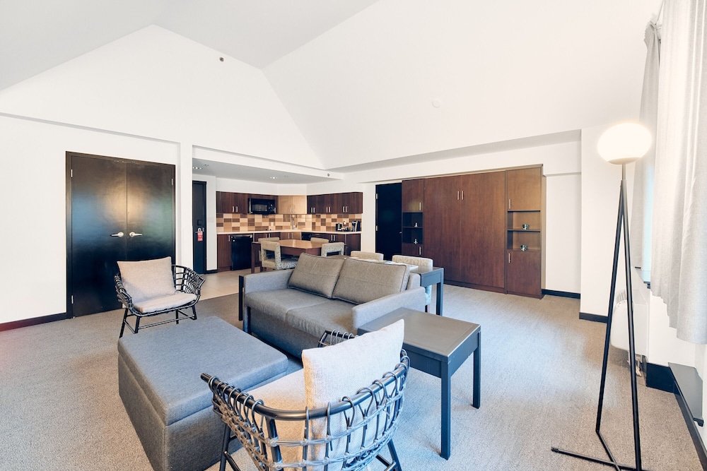 Aava Whistler Hotel 25/50
