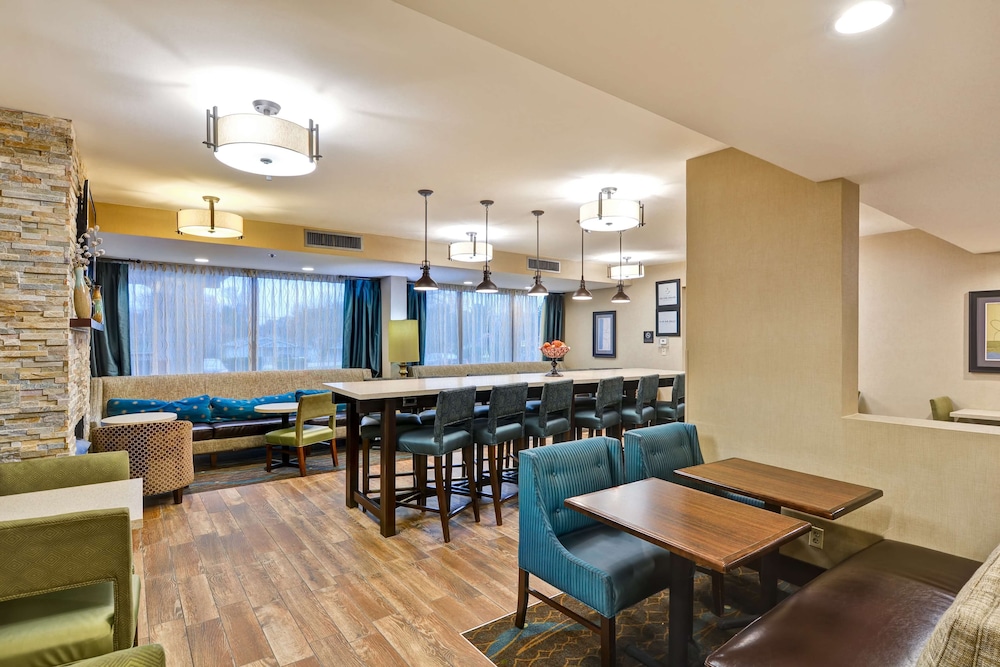 Hampton Inn Hendersonville 34/55
