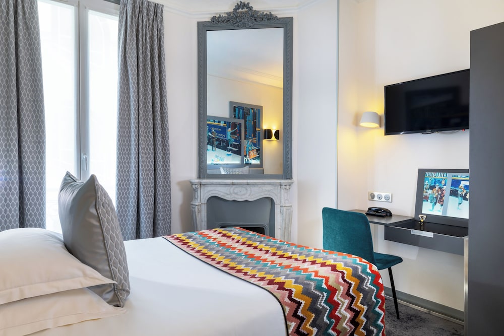 ROOM, QUADRUPLE