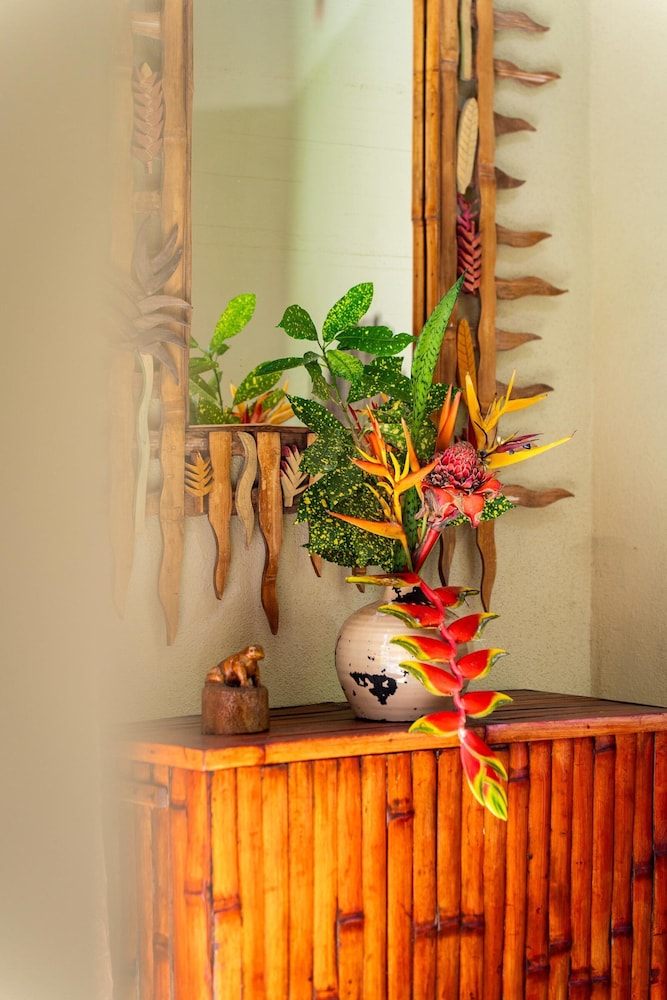 Heliconia Island 21/74