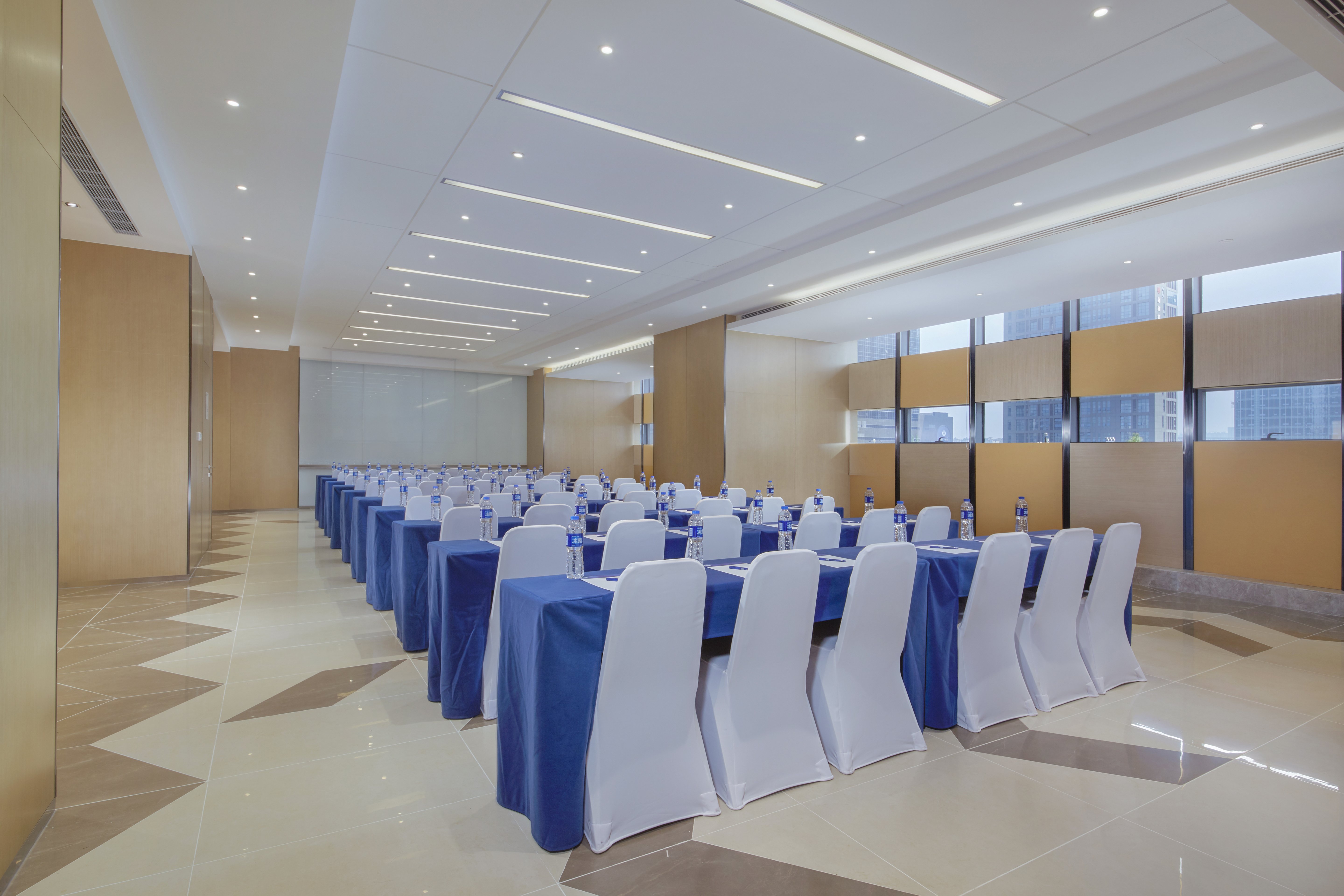 HOLIDAY INN EXPRESS ZHENGZHOU LONGZI LAKE 19/22