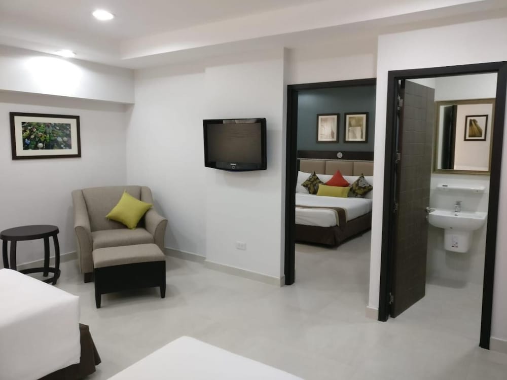 Mac Boutique Suites 56/69