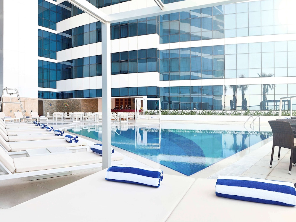 swimming pool spa