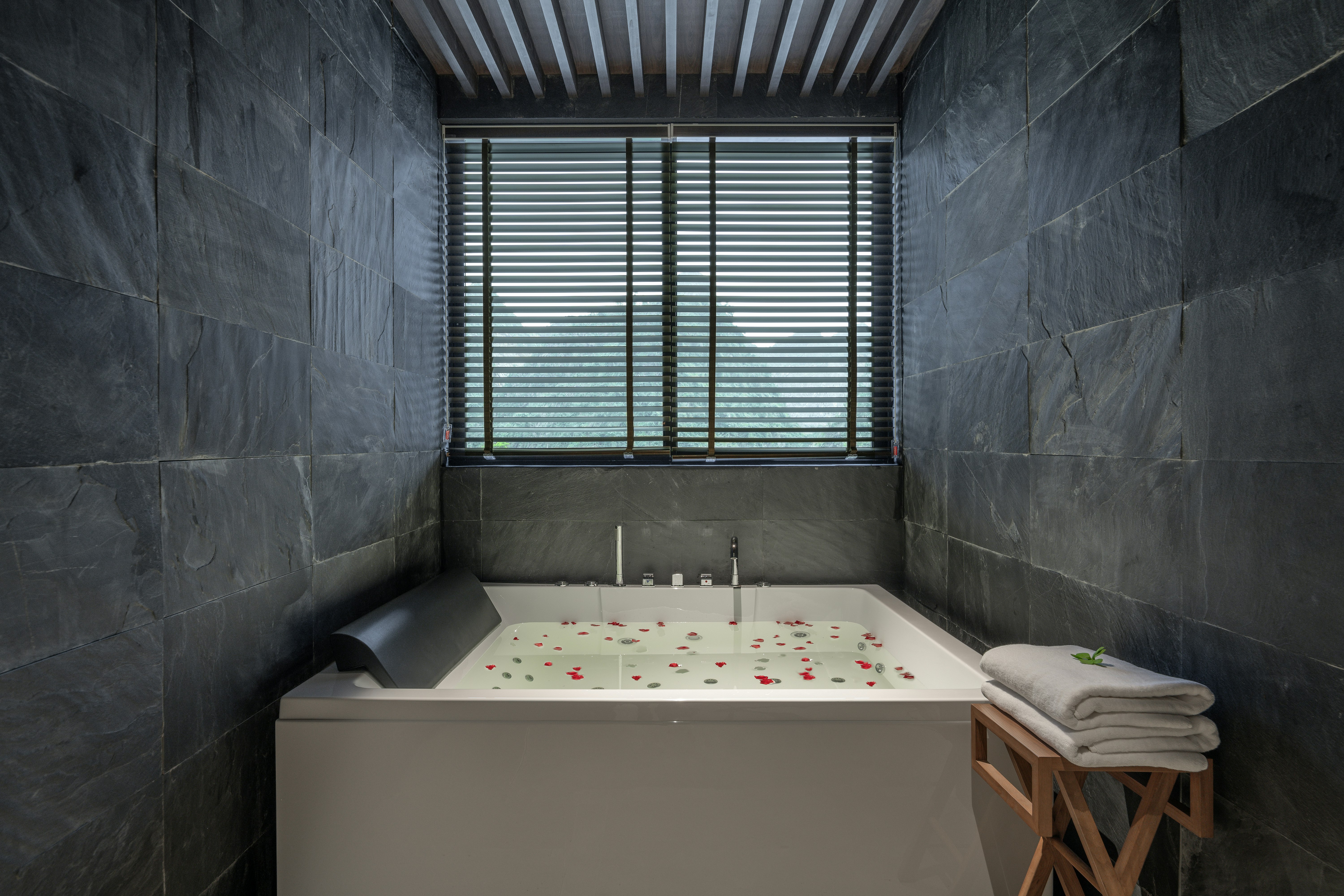 Hilton Quang Hanh Onsen Resort 74/74
