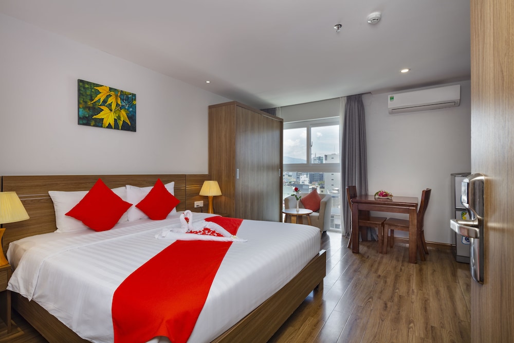 DELUXE, APARTMENT, CITY VIEW