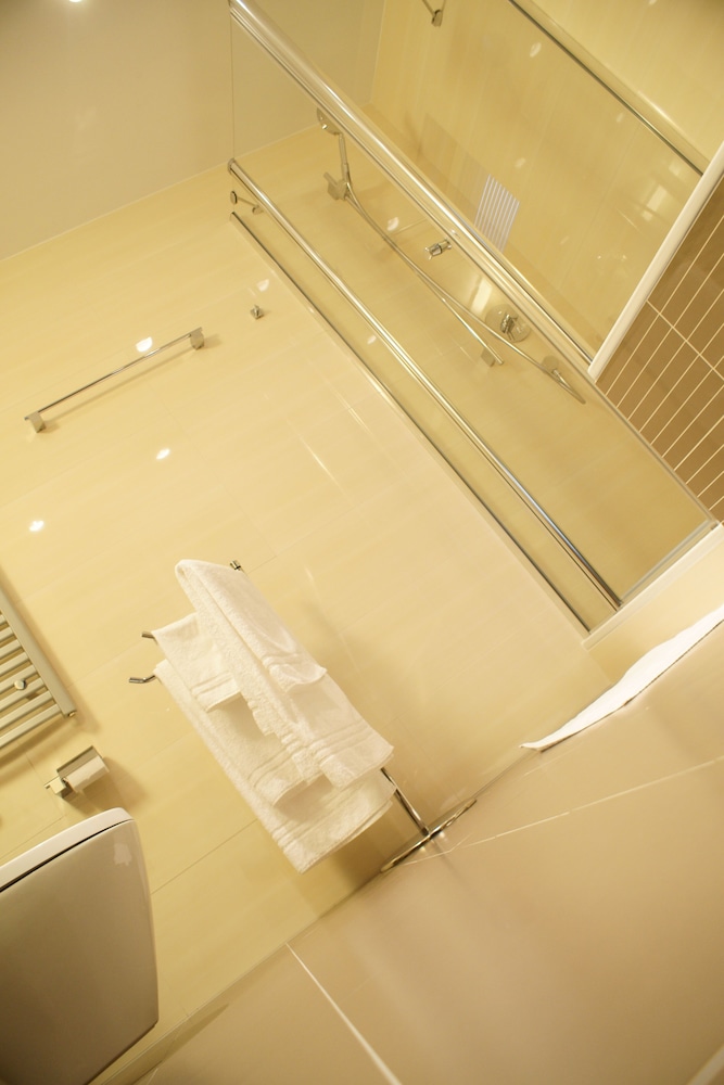 Hotel Avance 20/69