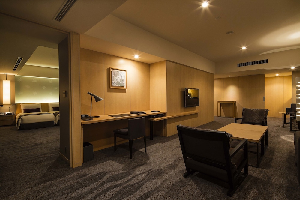 The Capitol Hotel Tokyu 57/74