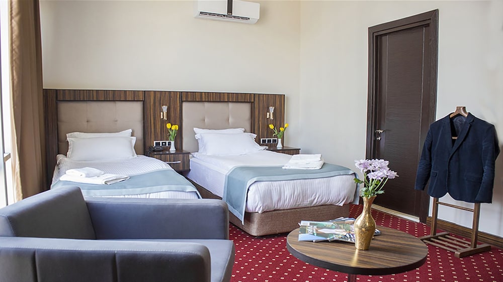 Standard, Twin Beds