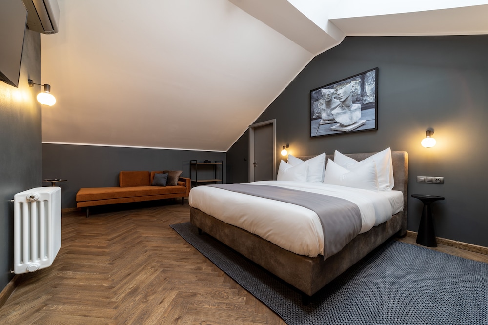 The Viaduct - Suites & More 29/60