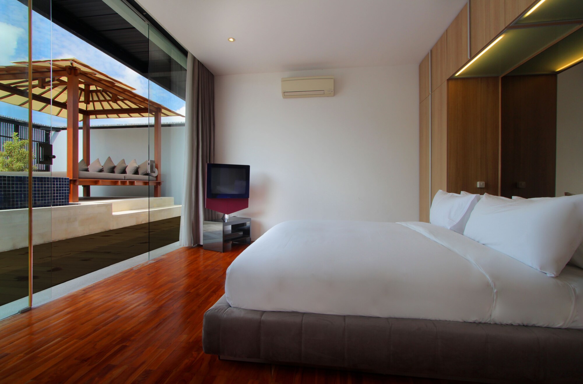 3 BEDROOMS, PENTHOUSE