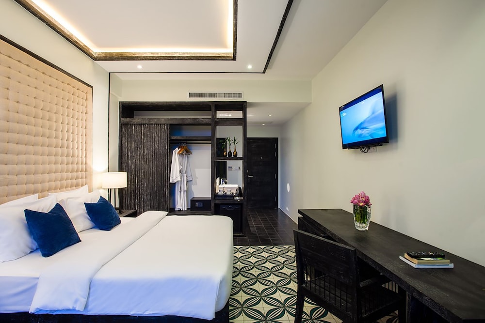 DELUXE, DOUBLE BED