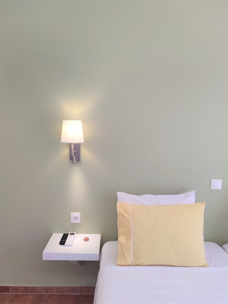 Twin House 12/40