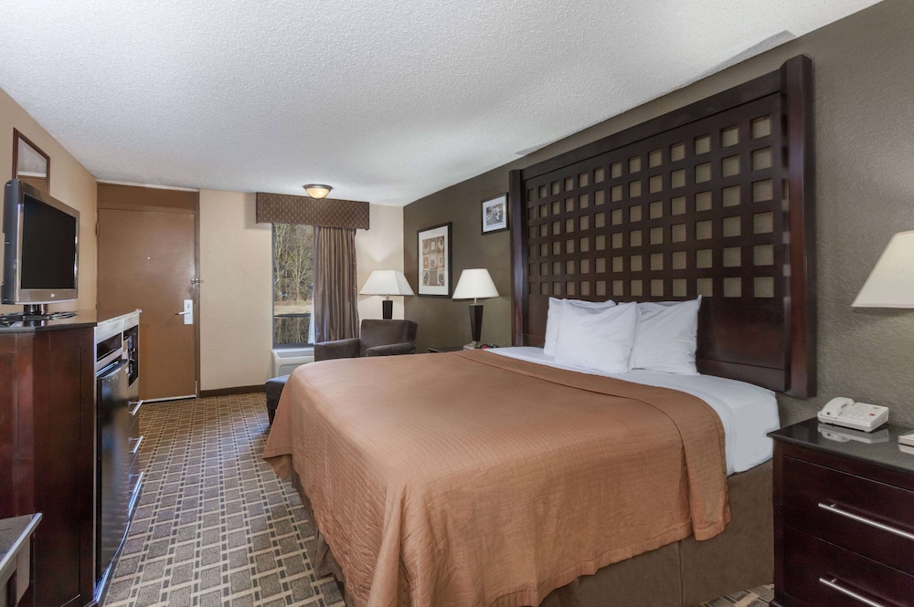 Super 8 by Wyndham Atoka 3/22