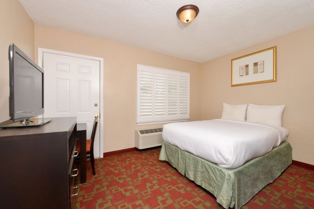 Pacific Shores Inn 13/56