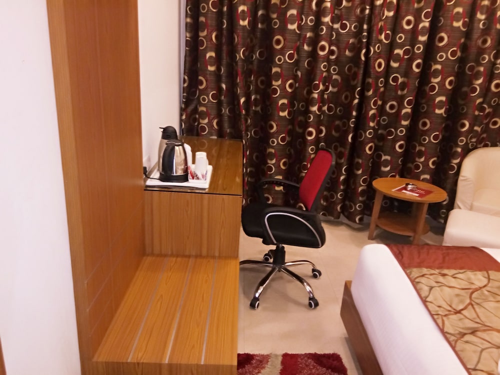 Hotel Suktara International 42/49