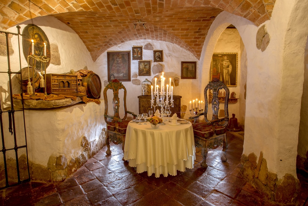 Parador Santa Maria La Real 16/36