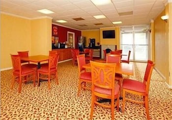 Super 8 by Wyndham Monticello NY 33/45