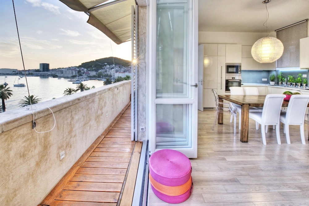 Riva Luxury Suites 26/50