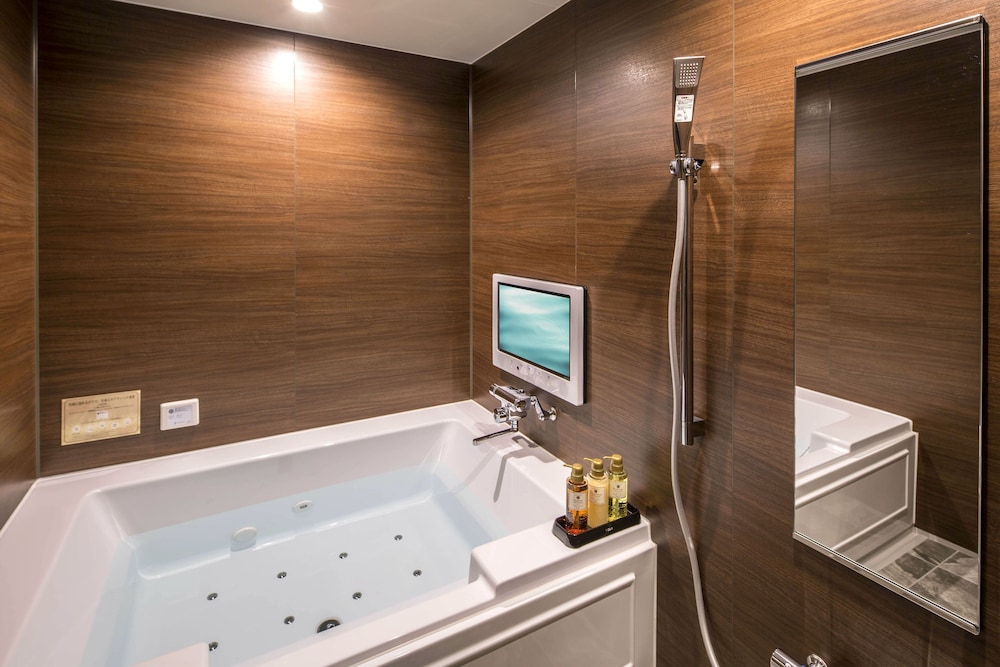 Hotel The Grandee 47/48